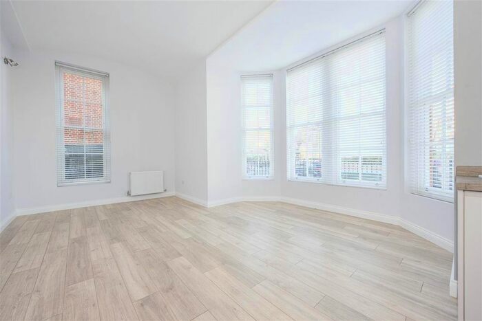 3 Bedroom Flat To Rent In Manor Club, Kingston Road, London, SW19