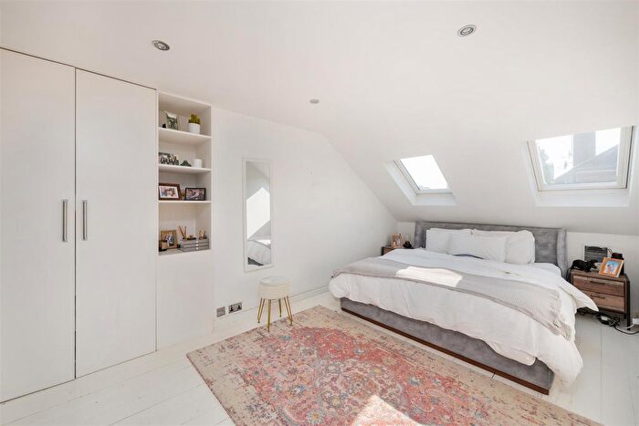 2 Bedroom Flat For Sale In Fulham Palace Road, London, SW6