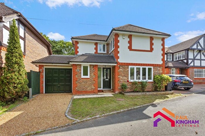 3 Bedroom Detached House To Rent In Woodview Close, High Wycombe, HP12