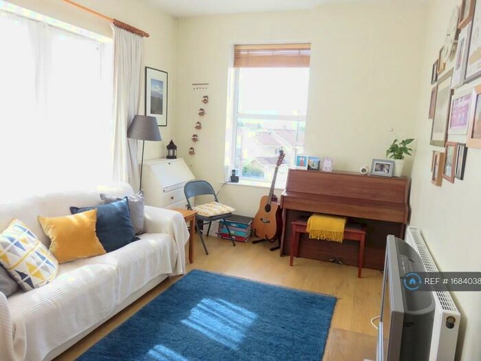 1 Bedroom Flat To Rent In Hanham, Bristol, BS15