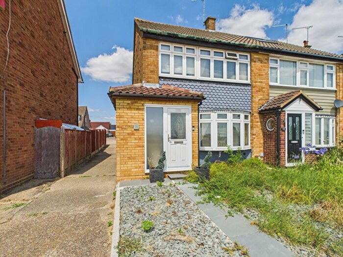 3 Bedroom End Of Terrace House For Sale In Corringham Road, Stanford-Le-Hope, SS17