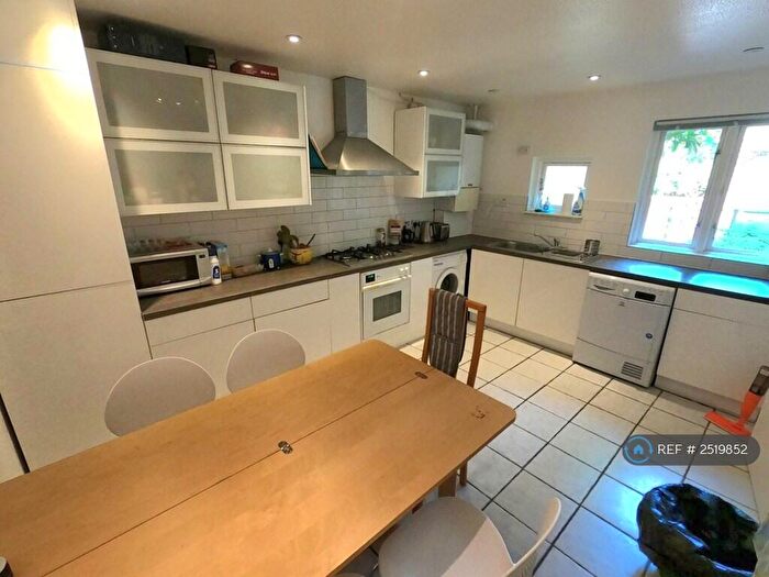 3 Bedroom Terraced House To Rent In Bredgar Road, Archway, N19