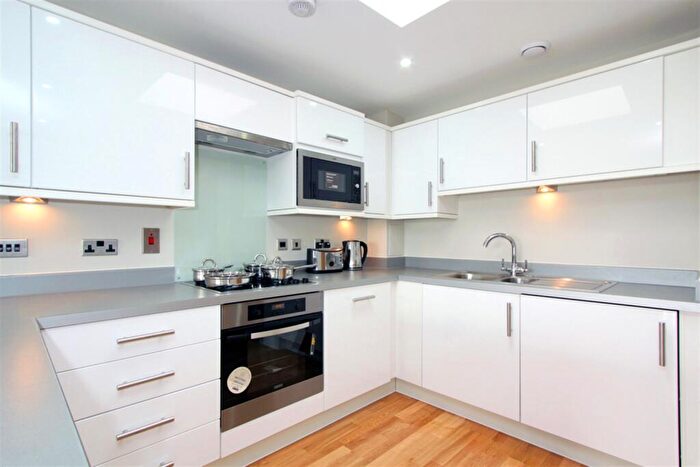 2 Bedroom Flat To Rent In Camberwell New Road, Camberwell, SE5