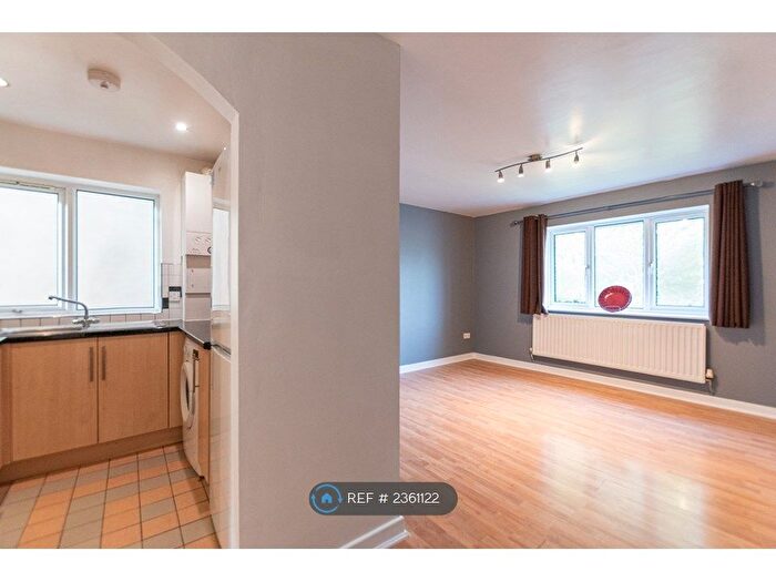 2 Bedroom Flat To Rent In Bowling Court, Bolton, BL1