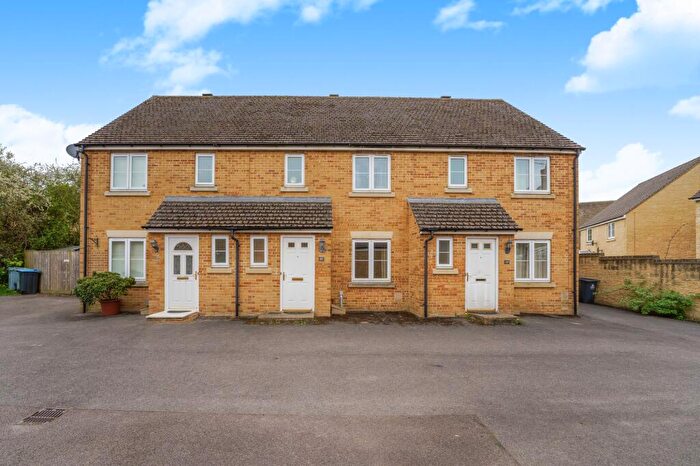 3 Bedroom Terraced House To Rent In Waterford Road, Witney, OX28
