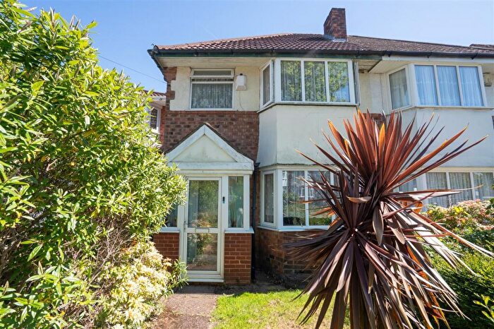 3 Bedroom Semi Detached House For Sale In Gilbertstone Avenue, Birmingham, B26