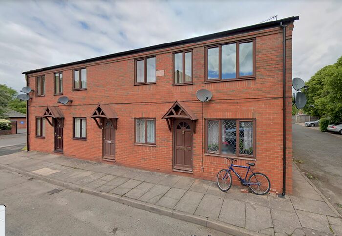 2 Bedroom Flat To Rent In Queens Court, Telford, TF4
