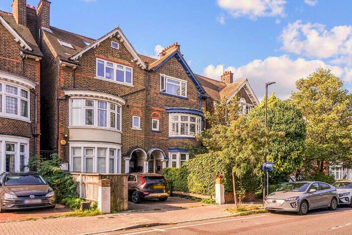 2 Bedroom Flat To Rent In Drewstead Road, London, SW16