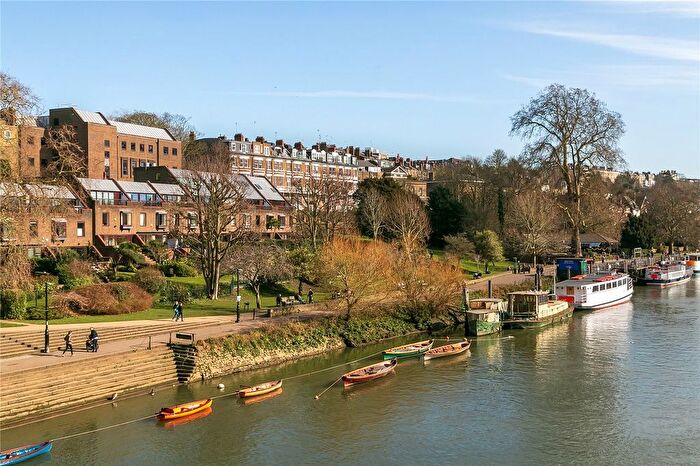 4 Bedroom End Terrace House For Sale In Northumberland Place, Richmond, TW10