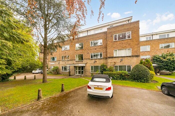 2 Bedroom Flat For Sale In St. Anns Court, London, NW4