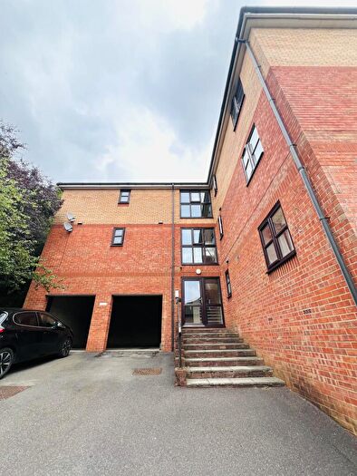 1 Bedroom Flat To Rent In Bracklesham Close, Southampton, SO19