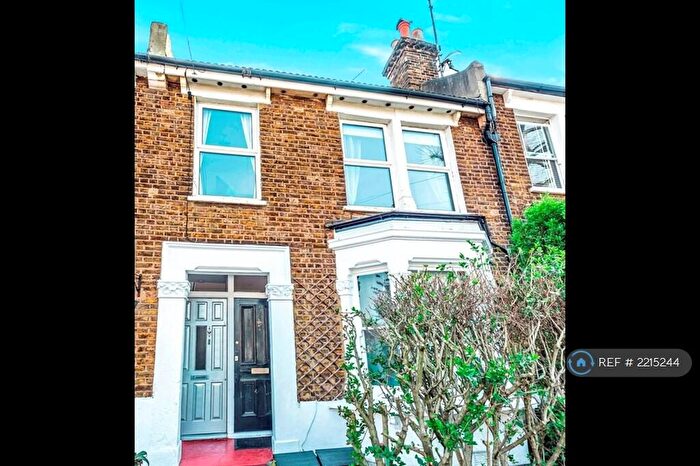 3 Bedroom Flat To Rent In Dupree Road, London, SE7