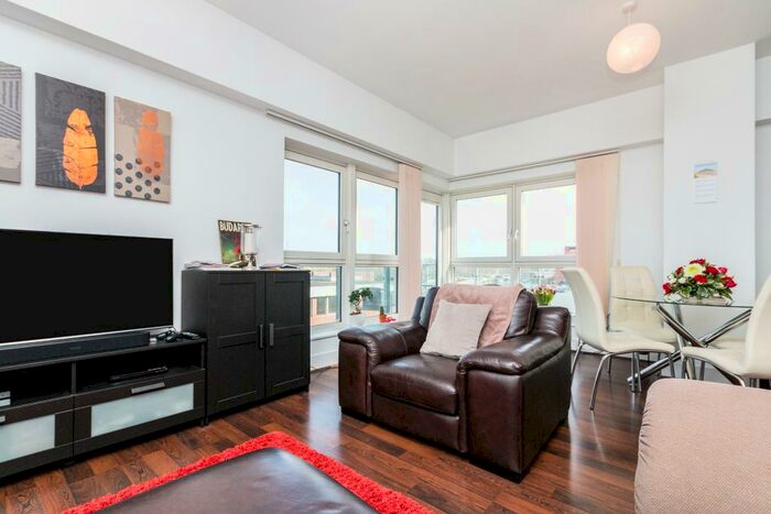 2 Bedroom Apartment To Rent In Skyline Plaza, Basingstoke, RG21