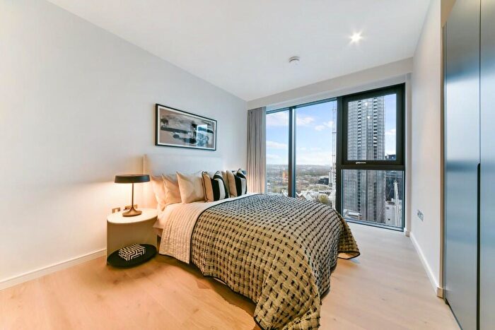 2 Bedroom Apartment To Rent In George Street, London, E14