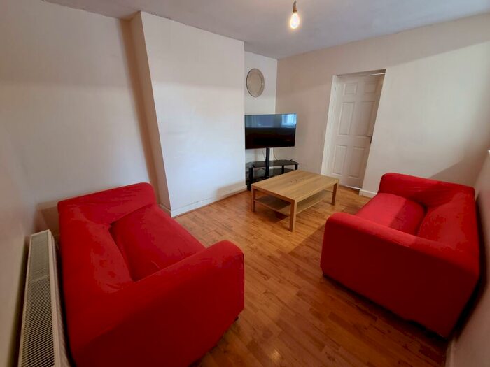 5 Bedroom Semi-Detached House To Rent In Alexandra Road, Leamington Spa, CV31