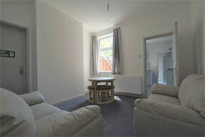 4 Bedroom Terraced House To Rent In Warwards Lane, Selly Oak. Mins Walk To University Of Birmingham Campus, B29