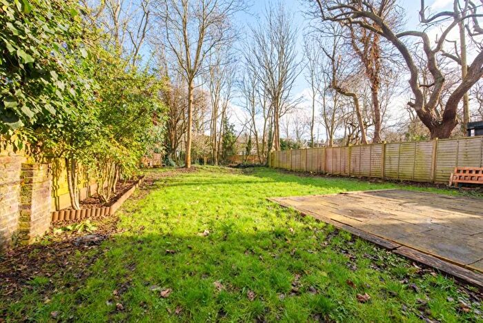 2 Bedroom Flat For Sale In Christchurch Avenue, Brondesbury, London, NW6