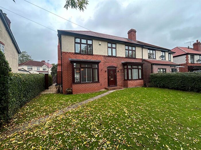 4 Bedroom Semi-detached House For Sale In Crabgate Lane, Doncaster, DN6