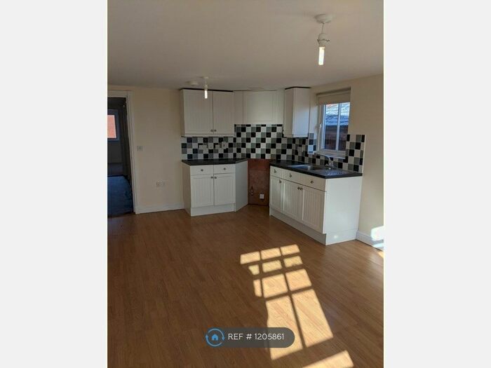 2 Bedroom Flat To Rent In The Burrowe, Crediton EX17