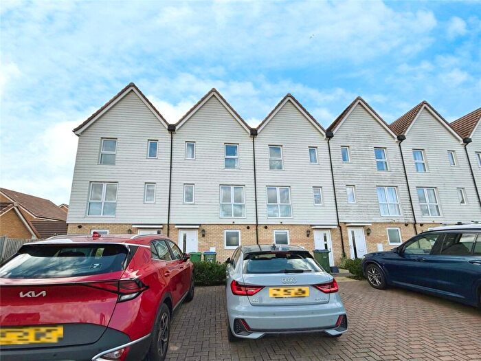 3 Bedroom Terraced House For Sale In Beaton Avenue, Wick, Littlehampton, BN17