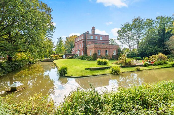 3 Bedroom Flat For Sale In Vicarage Road, Yalding, ME18