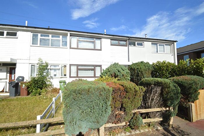 3 Bedroom Terraced House For Sale In Bell Farm Avenue, Dagenham, RM10