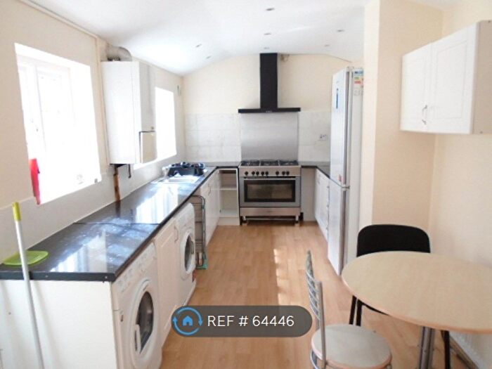 5 Bedroom Terraced House To Rent In New Road, Chatham, ME4