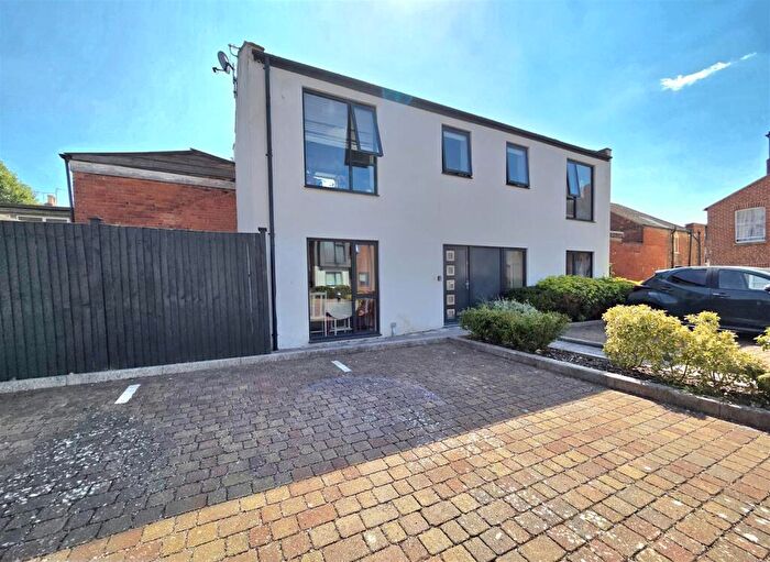 2 Bedroom Apartment For Sale In Albion Mews, Southgate Street, Gloucester, GL1
