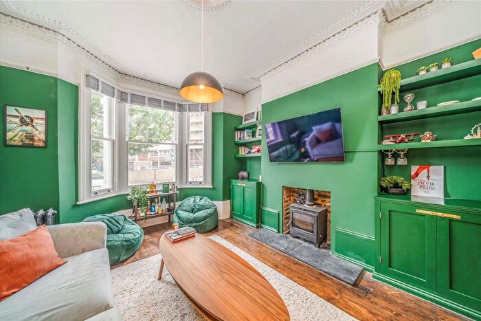 1 Bedroom Flat To Rent In Clitheroe Road, Clapham, SW9