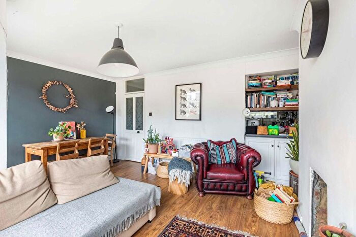3 Bedroom Maisonette To Rent In Tooting Bec Road, Tooting, SW17