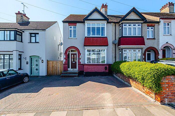 3 Bedroom Semi Detached House For Sale In Elmsleigh Drive, Leigh-On-Sea, SS9