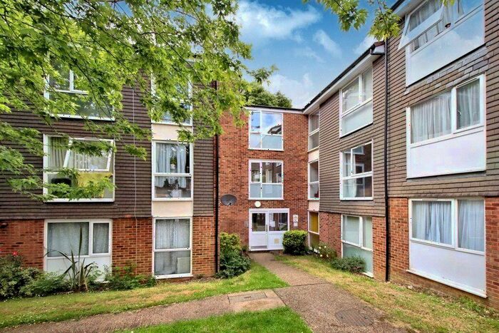 2 Bedroom Flat For Sale In Cuffley Court, Hemel Hempstead, Hertfordshire, HP2
