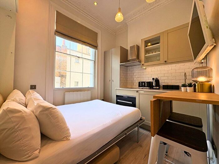 Apartment To Rent In Studio Flat, Gloucester Place, Baker Street, NW1