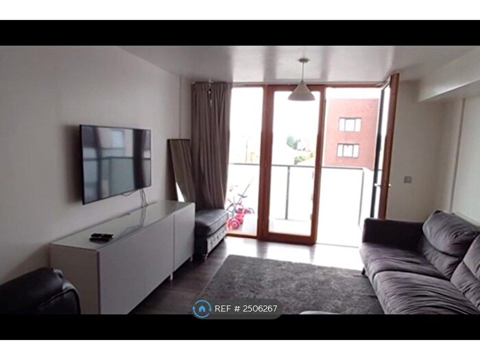 2 Bedroom Flat To Rent In Homesdale Road, Bromley, BR2