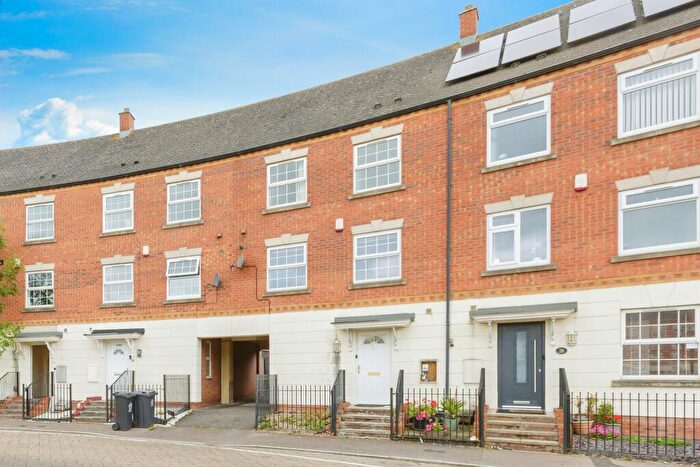 3 Bedroom Town House For Sale In Hamilton Circle, Hamilton, Leicester, LE5
