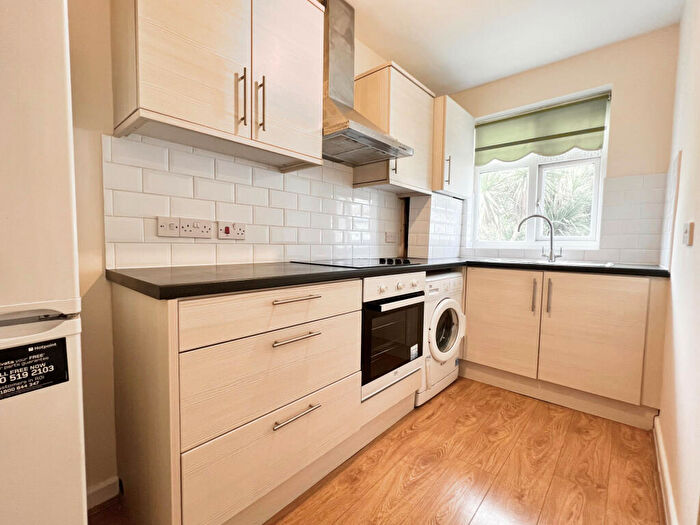 2 Bedroom Maisonette To Rent In Frederick Crescent, Enfield, EN3