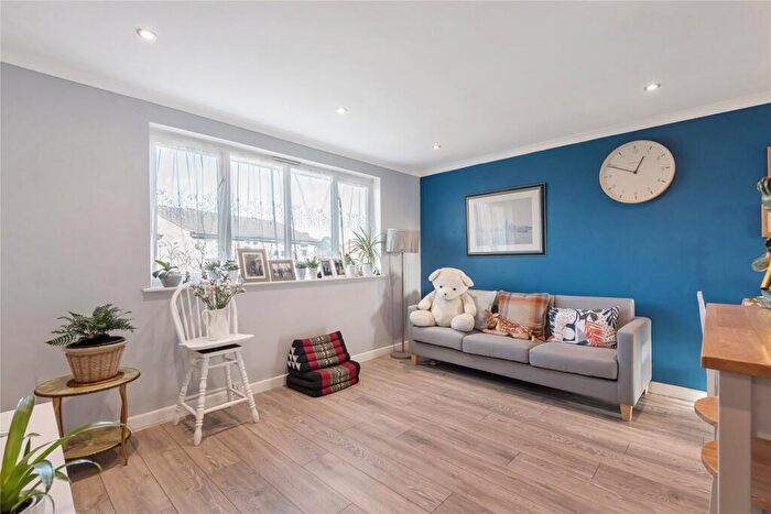 1 Bedroom Maisonette To Rent In Medina Close, Wokingham, Berkshire, RG41