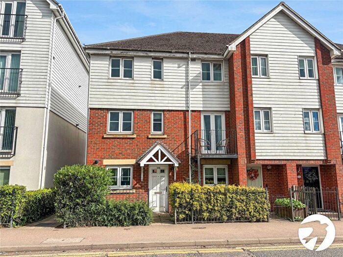 4 Bedroom End Terrace House To Rent In New Hythe Lane, Larkfield, Aylesford, Kent, ME20