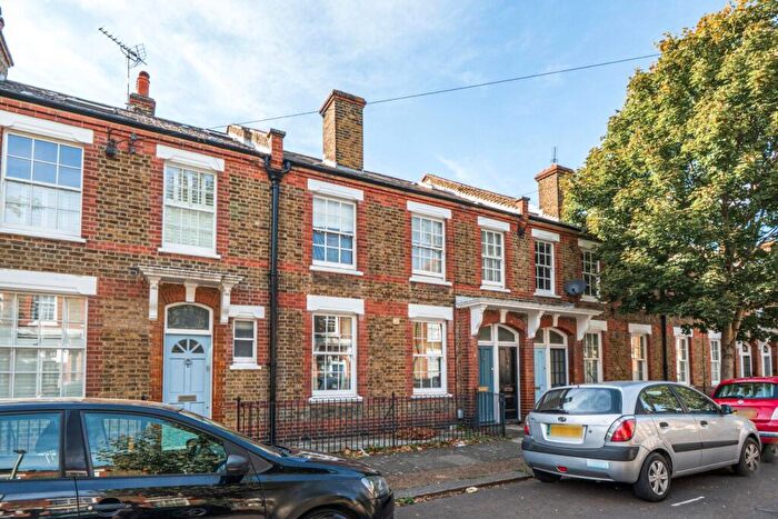 2 Bedroom Flat For Sale In Odger Street, Battersea, London, SW11