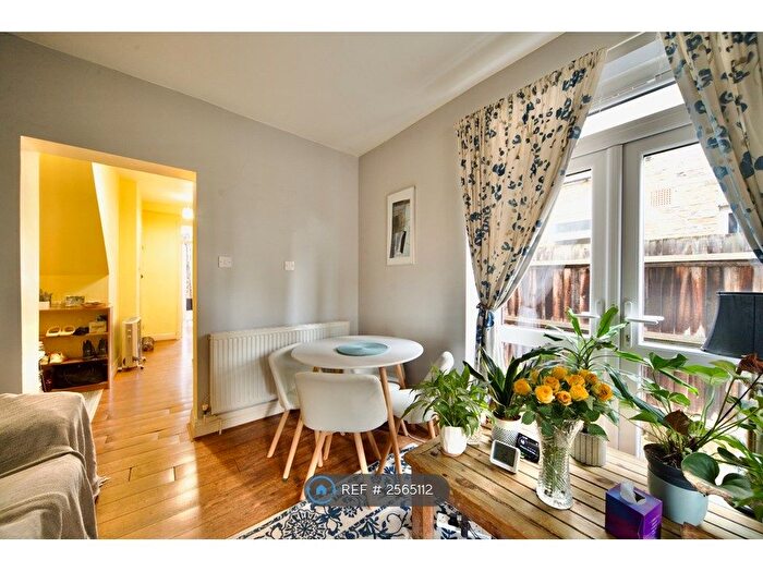 2 Bedroom Flat To Rent In Newport Road, London, E10