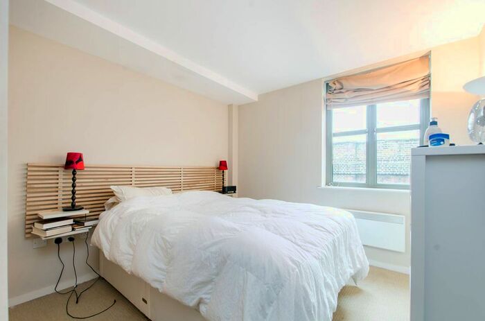 2 Bedroom Flat To Rent In Clink Street, London Bridge, London, SE1
