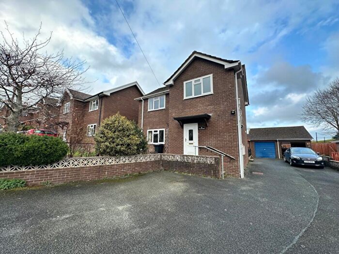 3 Bedroom Detached House For Sale In Woodlands Crescent, Brecon, LD3