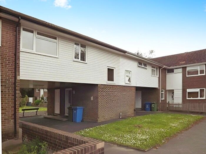 2 Bedroom Flat To Rent In Vandyke, Bracknell, RG12