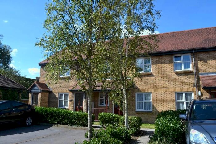 2 Bedroom Maisonette To Rent In Meadowlea Close, Harmondsworth, UB7