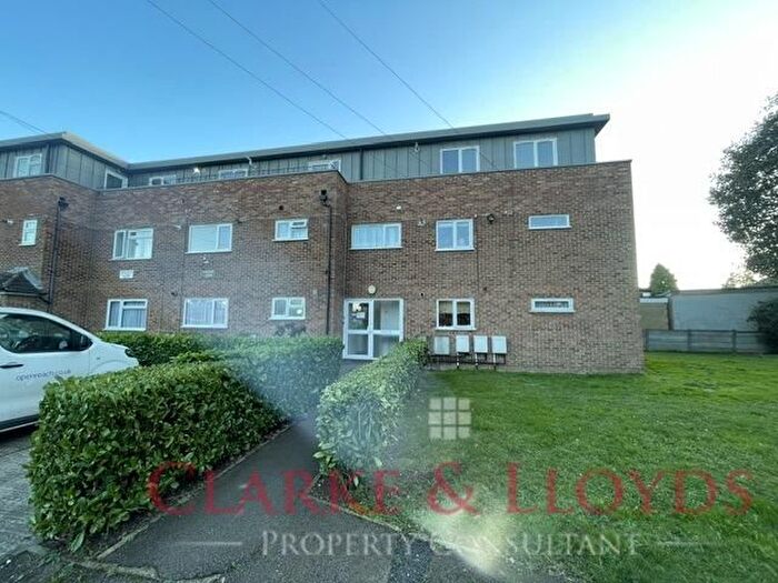 2 Bedroom Flat To Rent In Crown Road, Ilford, IG6
