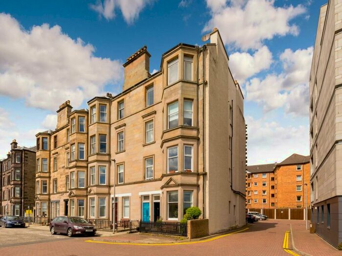 3 Bedroom Flat To Rent In Bangholm Terrace, Inverleith, Edinburgh, EH3