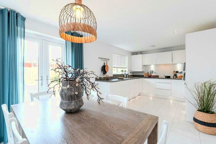 4 Bedroom Semi-Detached House To Rent In Topsham, Exeter, EX3