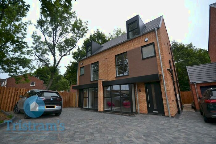 4 Bedroom Semi-Detached House To Rent In Beechdale Road, Nottingham, NG8