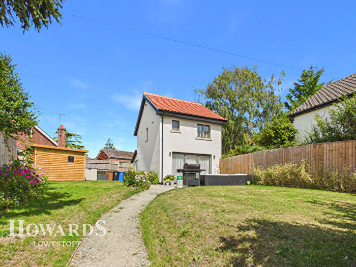 3 Bedroom Detached House For Sale In Back Lane, Lound, NR32