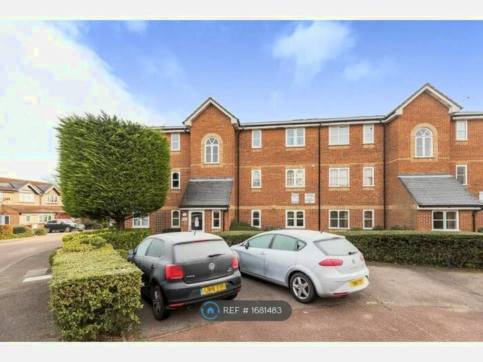 2 Bedroom Flat To Rent In Taunton Drive, London, N2